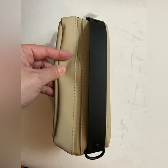 NWT Rains Box Bag Should Crossbody Bag Waterproof Sand Color - Picture 12 of 16